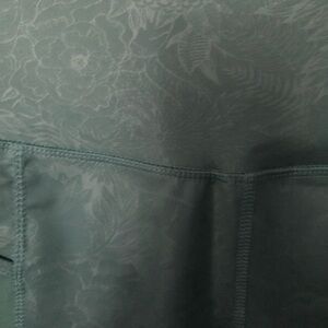 Marika legging capris ,light green, size L, never worn